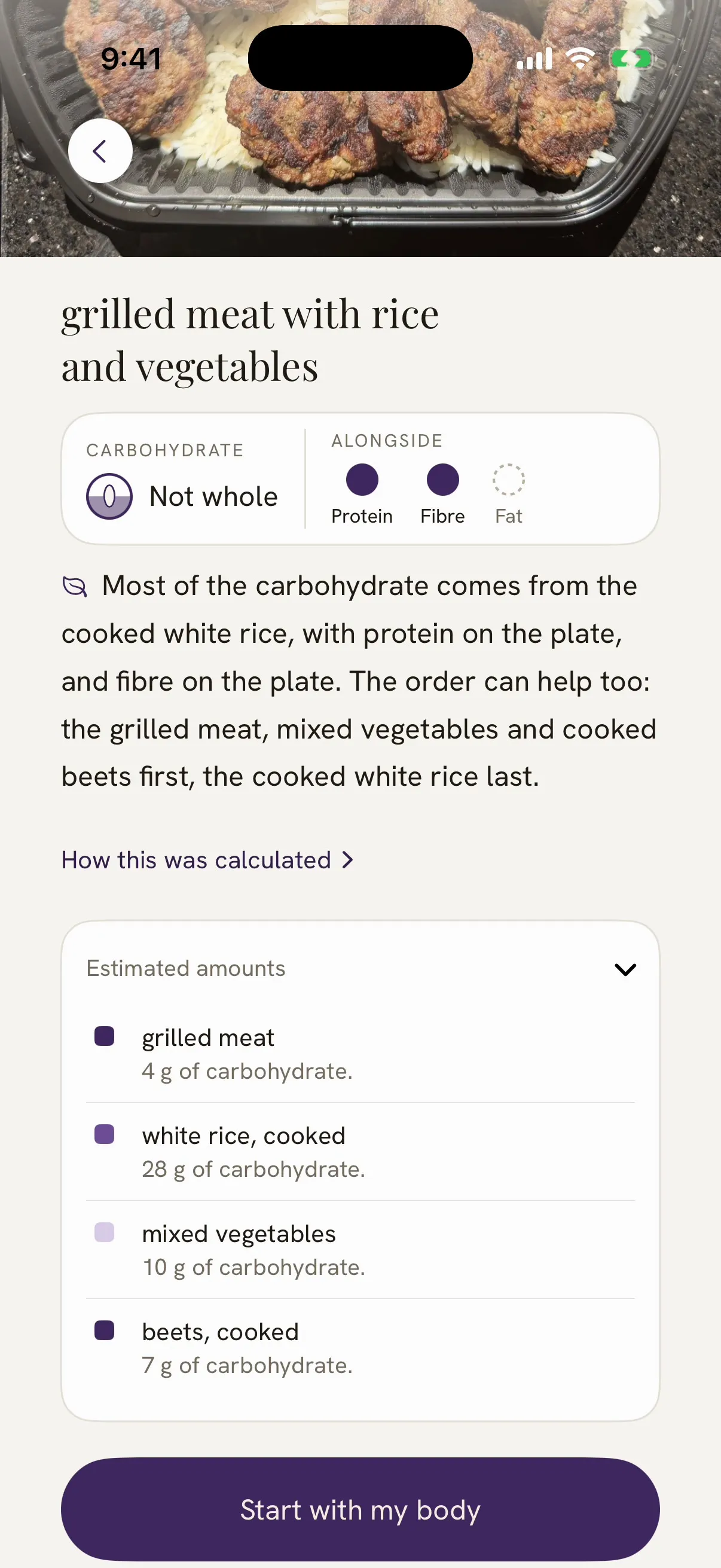 The same read with its estimated amounts opened: grilled meat with 4 g of carbohydrate, cooked white rice with 28 g, mixed vegetables with 10 g and cooked beets with 7 g, under a link that says how this was calculated.